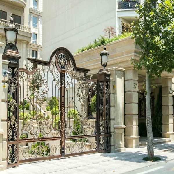 درب حیاط آهنی در اهواز