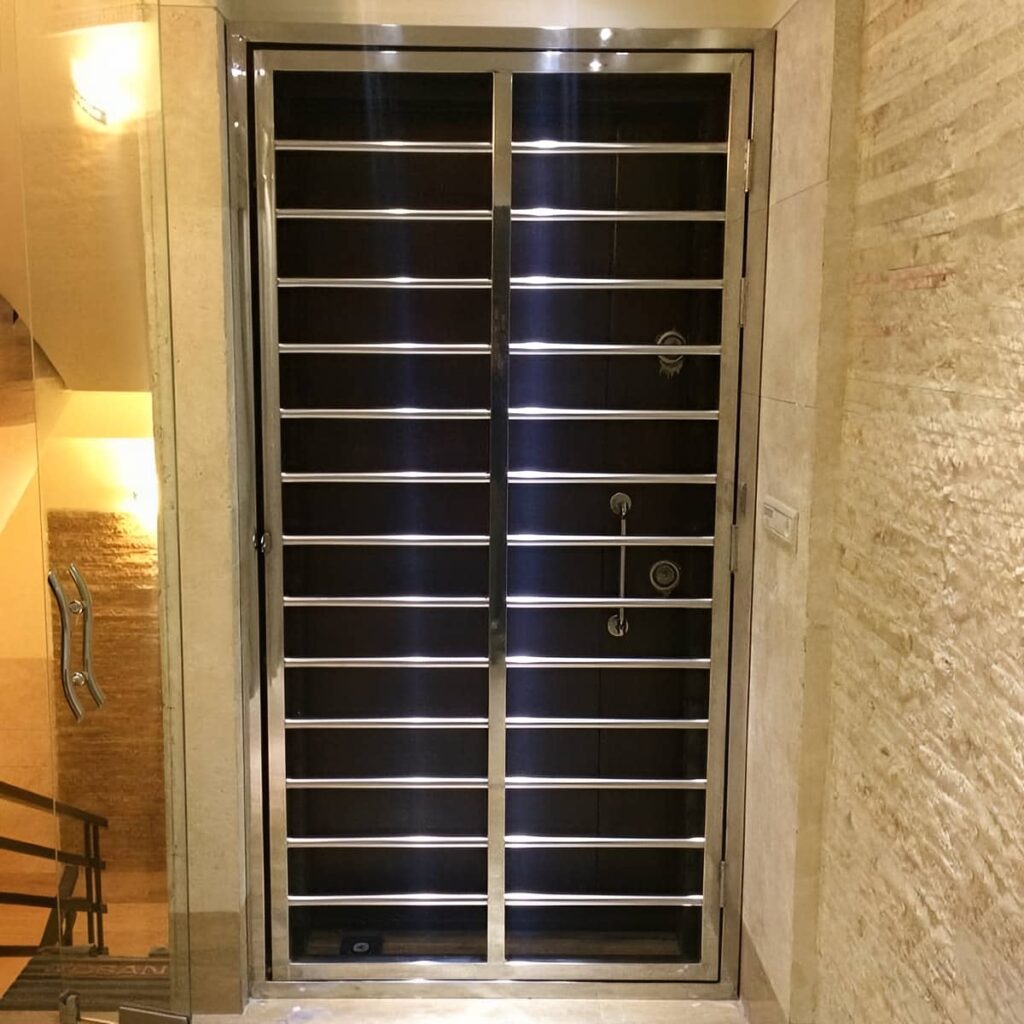 نصب نرده استیل لوکس برای تراس ساختمان در اهواز