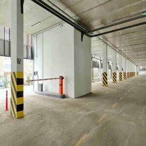 راهبند پارکینگ در ورودی پارکینگ عمومی پرتردد اهواز