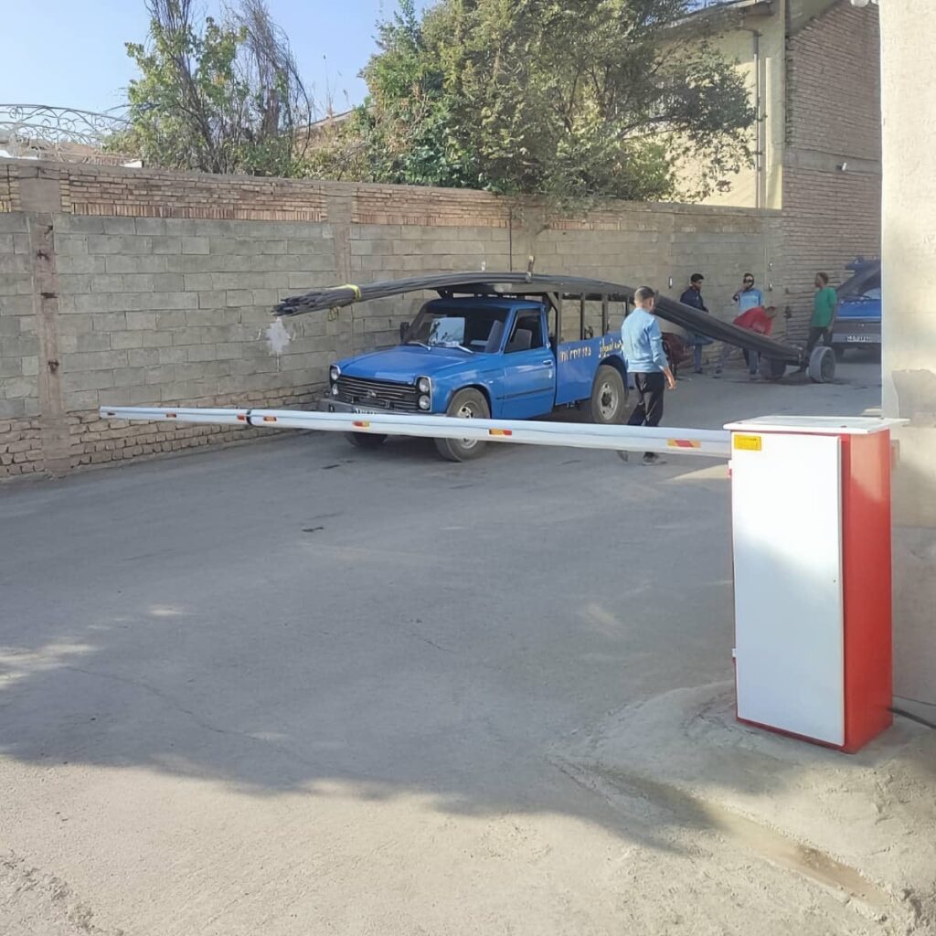 راهبند تاشو با بازوی جمع شونده در ورودی اهواز
