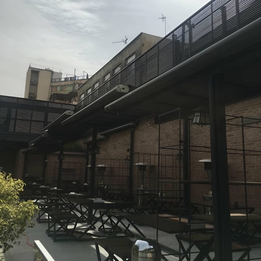 سایبان برقی و دستی در اهواز با مقایسه کنترل ریموت و هندل