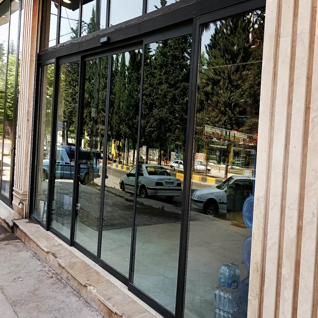 درب اتوماتیک شیشه ای در اهواز با فریم استیل و شیشه لمینت درب اتوماتیک شیشه ای در اهواز با فریم استیل و شیشه لمینت