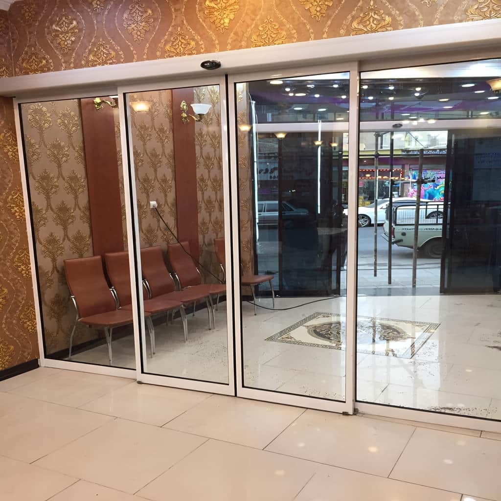 درب اتوماتیک شیشه ای در اهواز با برد کنترل و سنسور حرکتی درب اتوماتیک شیشه ای در اهواز با برد کنترل و سنسور حرکتی