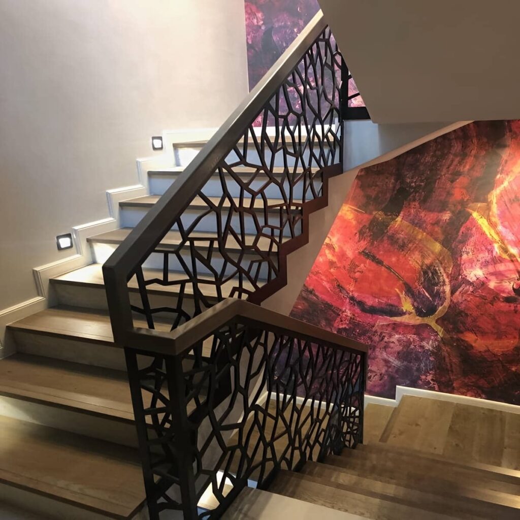 نرده CNC مدرن مینیمال در اهواز با خطوط هندسی ساده