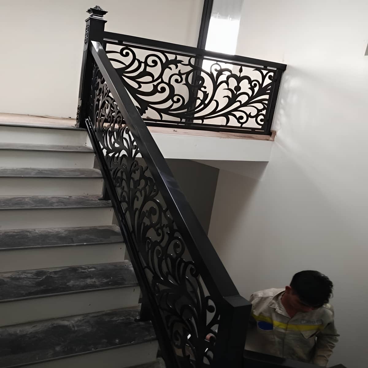 نرده CNC حیاط در اهواز با قاب پروفیل فلزی