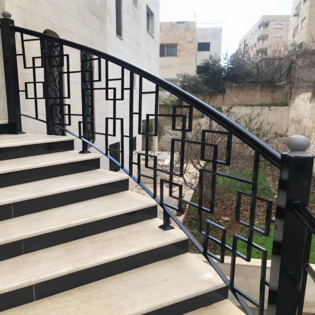 نرده CNC با رنگ کوره ای در اهواز با سطح مشکی مات