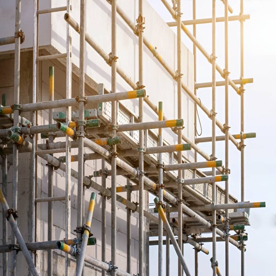 داربست برای نصب کتیبه مناسبتی در اهواز