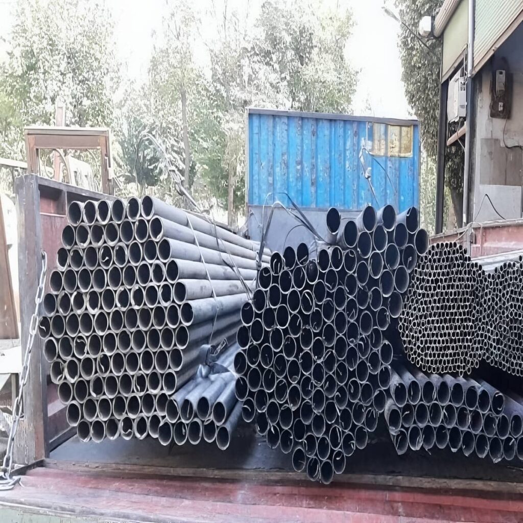 لوله داربست برای اجرای سنگ نمای ساختمان در اهواز