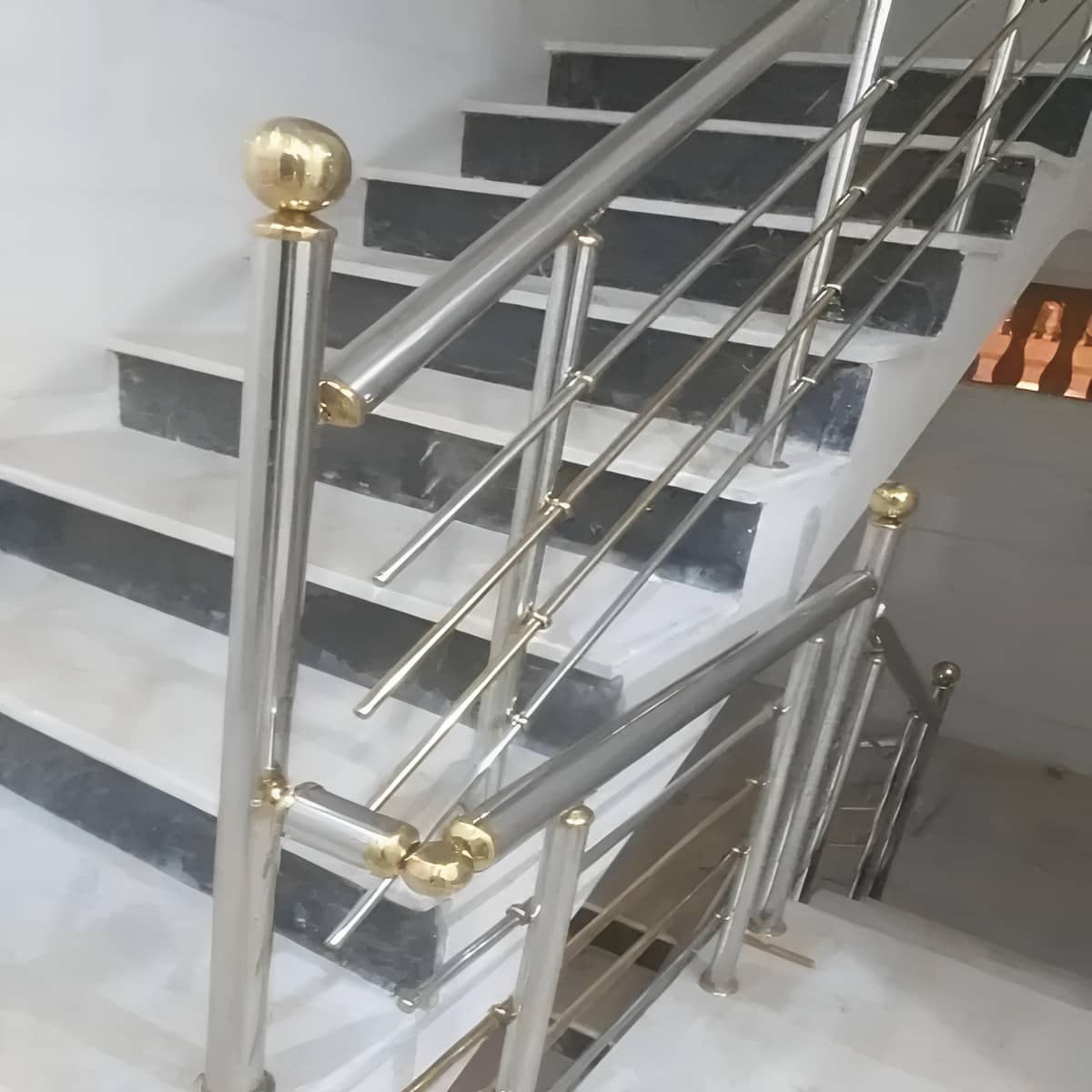 نرده استیل تراس با دست انداز مدرن در اهواز