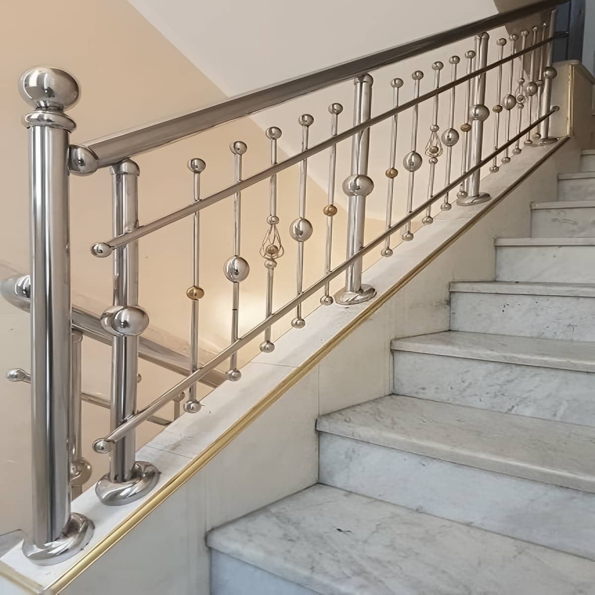 نرده استیل سفارشی پروژهای با ترکیب شیشه در اهواز