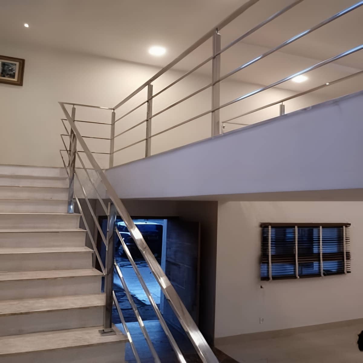 نرده استیل سفارشی پروژهای با هندریل مدرن در اهواز