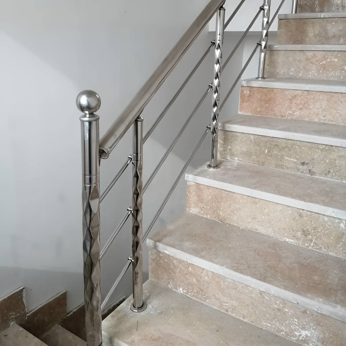 نرده استیل تراس با سطح براق در اهواز