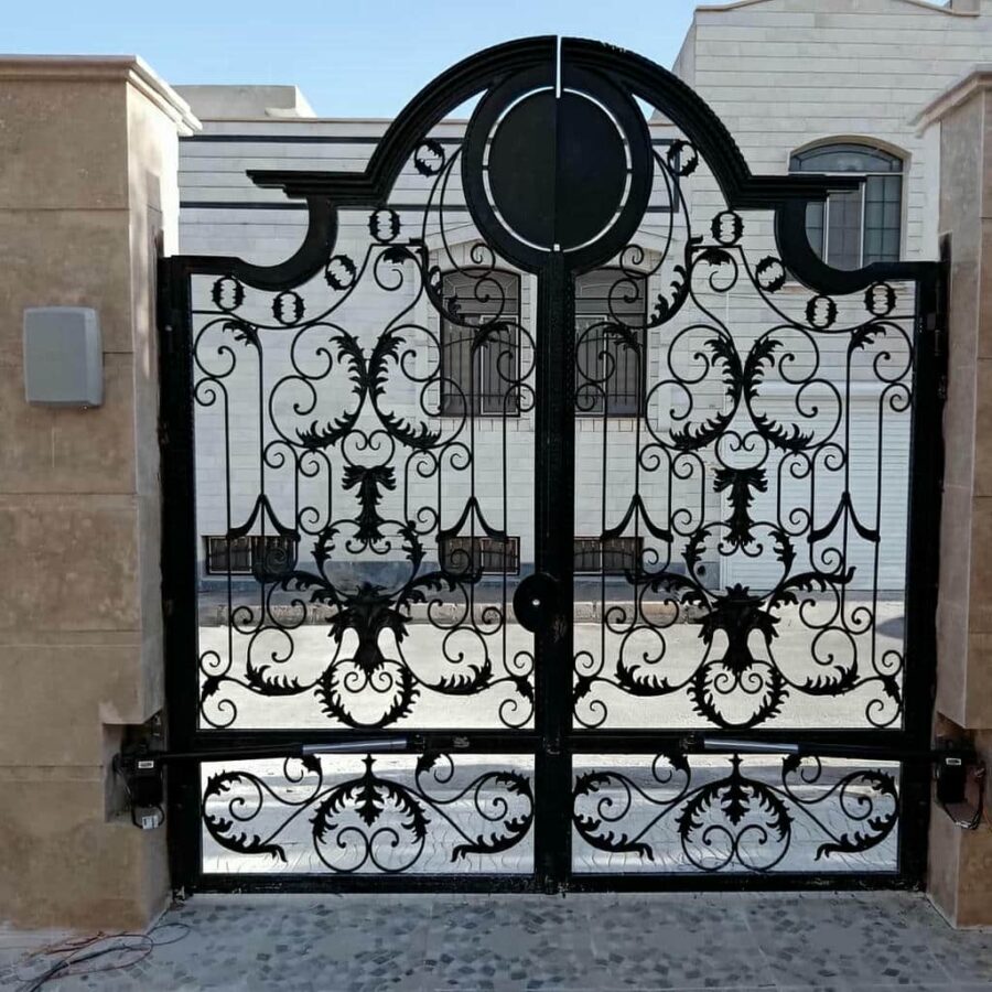 جک بازویی پارکینگ الکترومکانیکی روی درب دو لنگه در اهواز