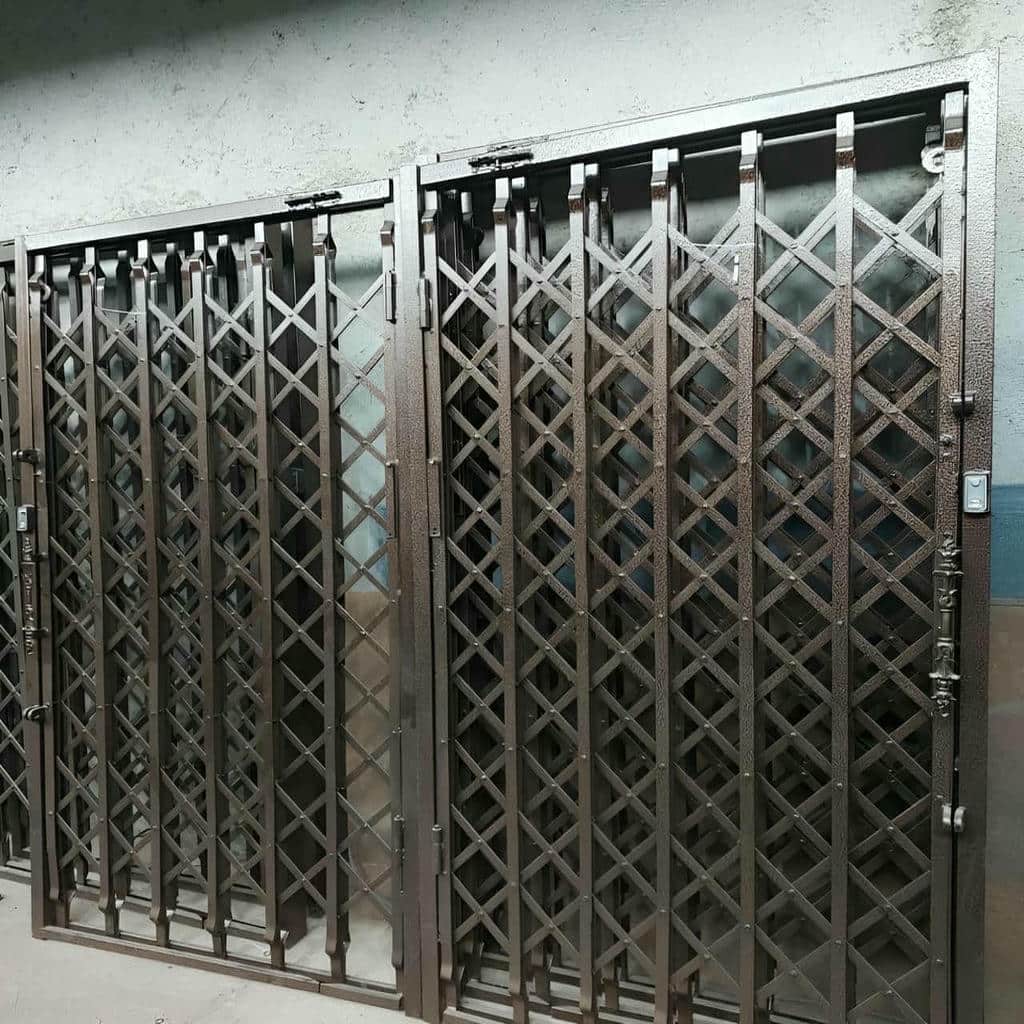 نصب حفاظ درب آپارتمان ضد دیلم با ریل تراز در اهواز