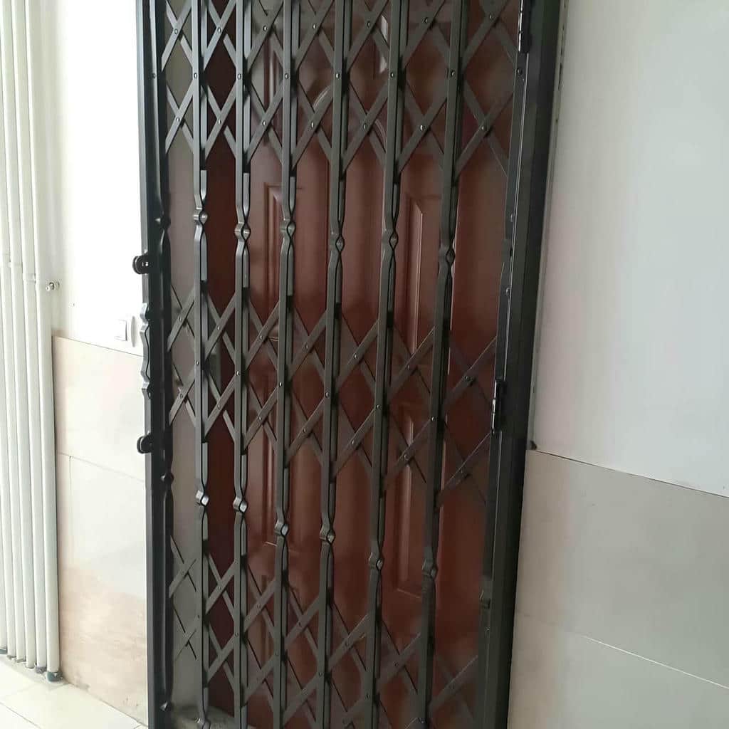 سفارش درب آکاردئونی تسمه پهن آهنی متناسب با ورودی در اهواز