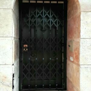 6 مدل درب آکاردئونی سلطنتی گل دار در اهواز