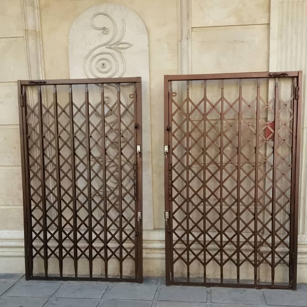 ساخت درب آکاردئونی طرح دار لوزی با شبکه منظم در اهواز