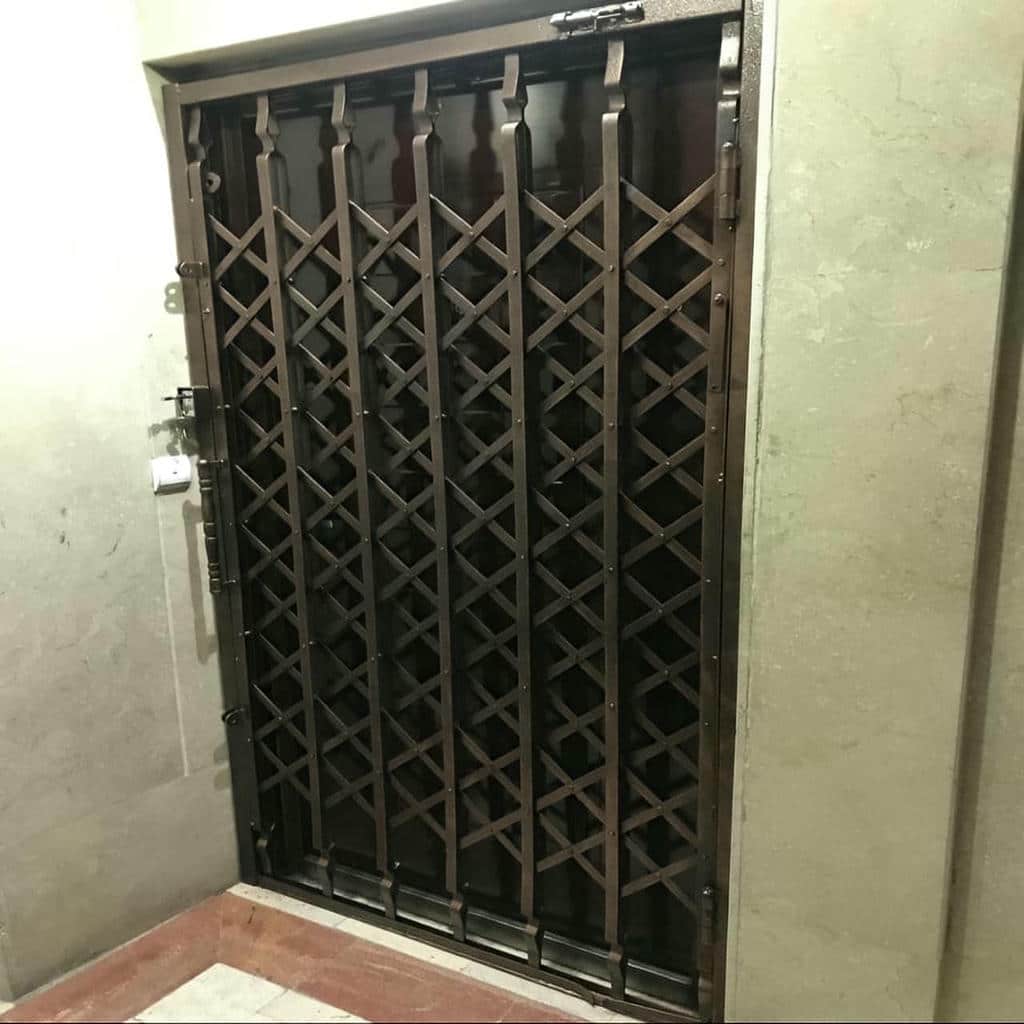 نصب درب ریلی آکاردئونی کم جا با مسیر تراز در اهواز نصب درب ریلی آکاردئونی کم جا با مسیر تراز در اهواز