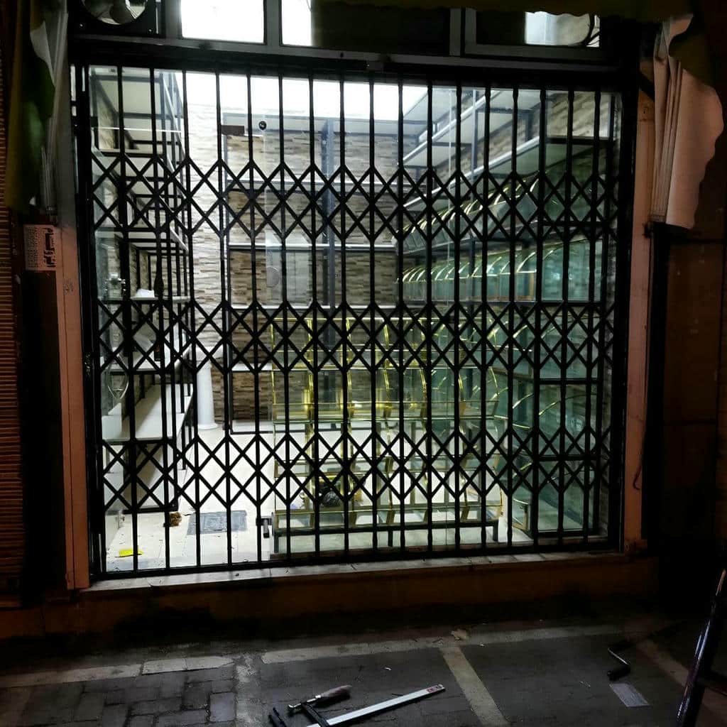 نصب حفاظ درب ضد سرقت فلزی با ریل تراز در اهواز نصب حفاظ درب ضد سرقت فلزی با ریل تراز در اهواز