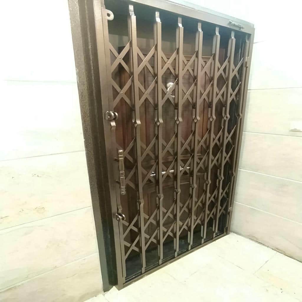 سفارش درب آکاردئونی سلطنتی گل دار متناسب با ورودی در اهواز