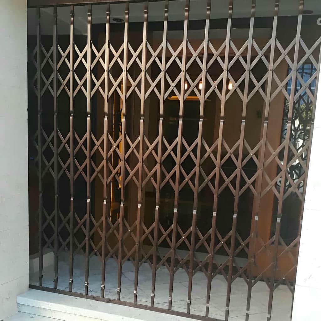 اجرای حفاظ آکاردئونی درب واحد مسکونی با ریل تراز در اهواز