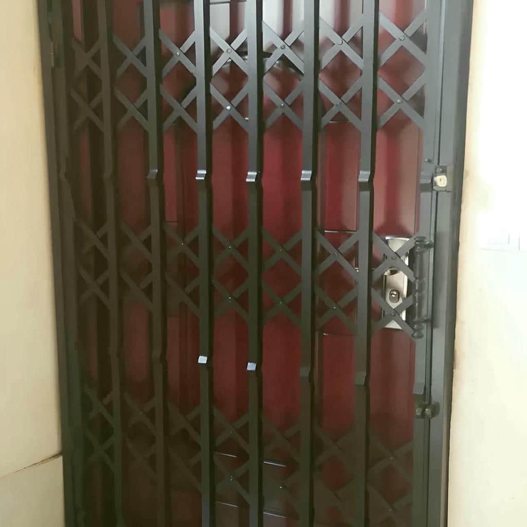 حفاظ آکاردئونی مشکی طلایی با جزئیات ظاهری هماهنگ در اهواز حفاظ آکاردئونی مشکی طلایی با جزئیات ظاهری هماهنگ در اهواز