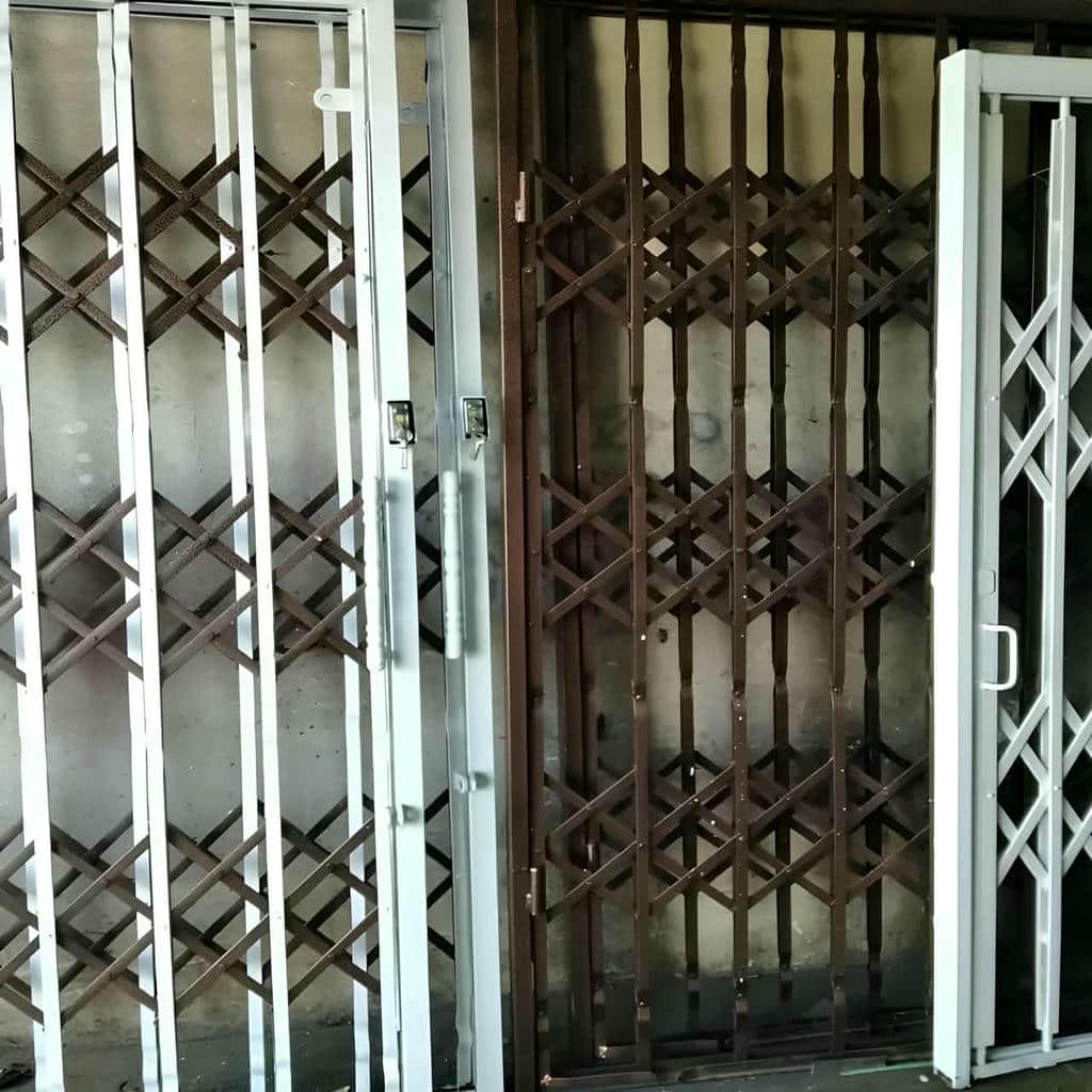 ساخت درب آکاردئونی طلایی سلطنتی با شبکه منظم در اهواز ساخت درب آکاردئونی طلایی سلطنتی با شبکه منظم در اهواز