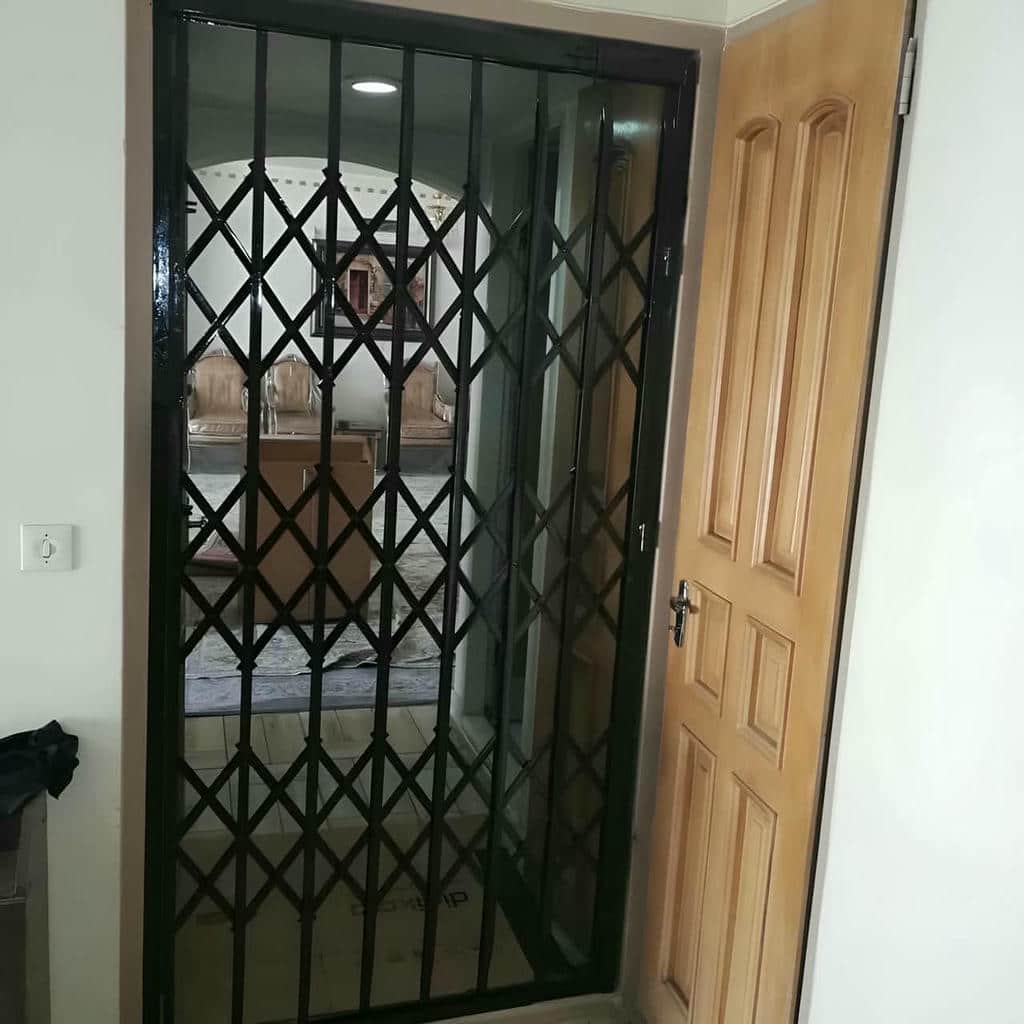 خدمات اندازه‌گیری درب آکاردئونی واحد اداری پیش از ساخت در اهواز