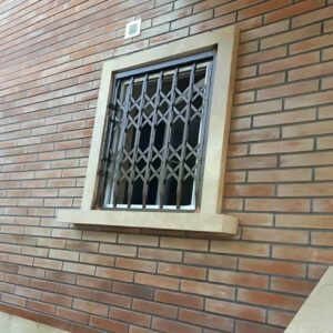 10 مدل درب آکاردئونی برای واحد اداری در اهواز