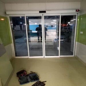 8 مدل درب اتوماتیک شیشه ای ورودی ساختمان اداری در اهواز
