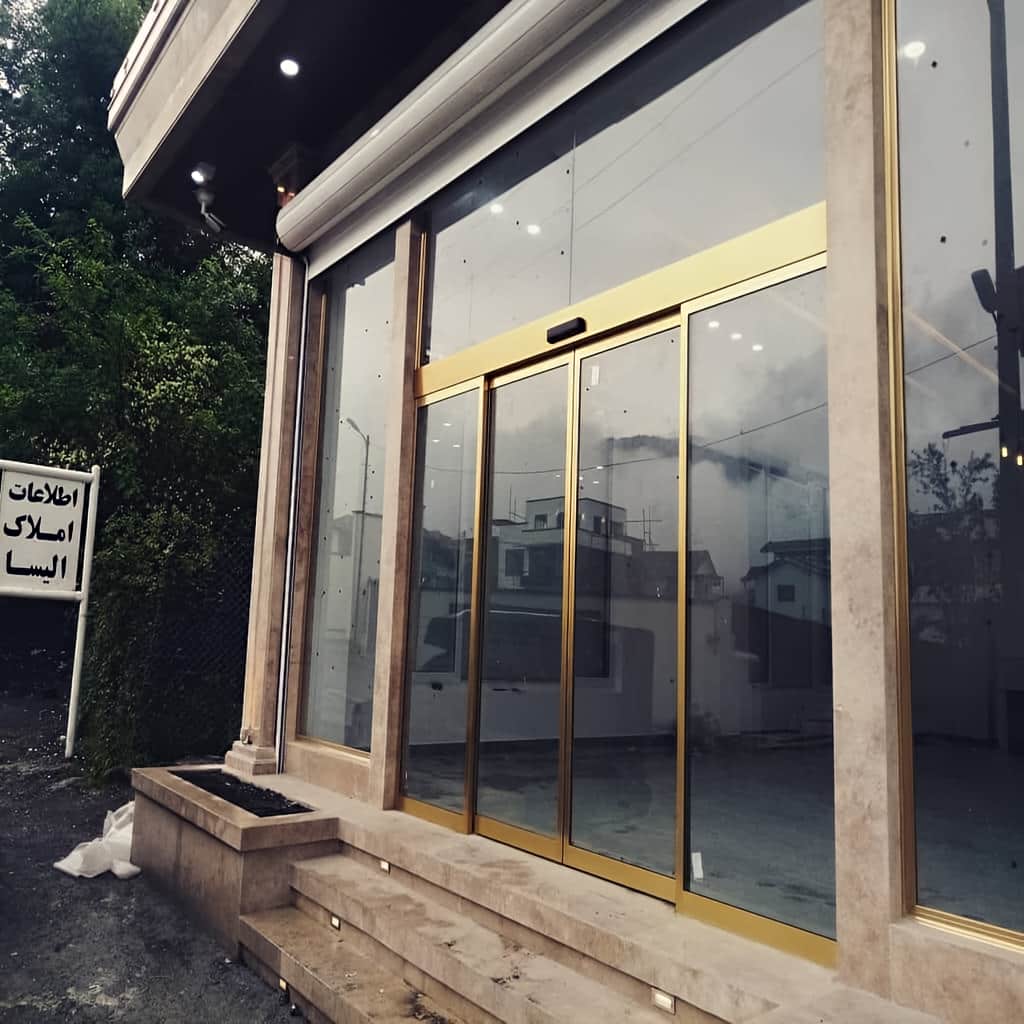 قیمت درب اتوماتیک شیشه ای تک لنگه لولایی متناسب با پروژه در اهواز