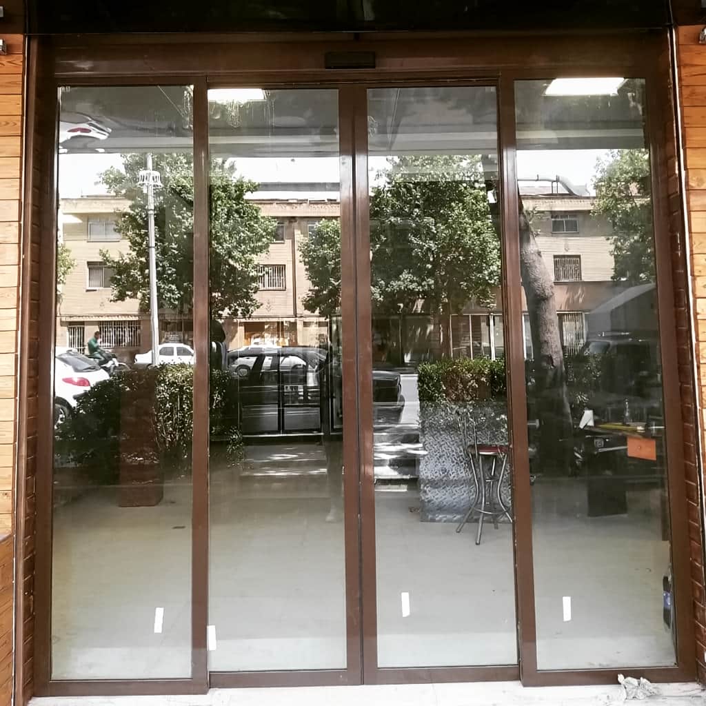 قیمت درب اتوماتیک شیشه ای دو لنگه کشویی متناسب با پروژه در اهواز