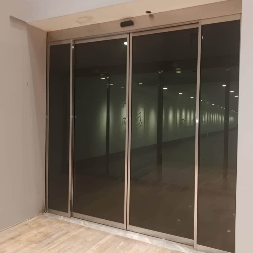 قیمت درب اتوماتیک شیشه ای فریم دار آلومینیوم متناسب با پروژه در اهواز قیمت درب اتوماتیک شیشه ای فریم دار آلومینیوم متناسب با پروژه در اهواز