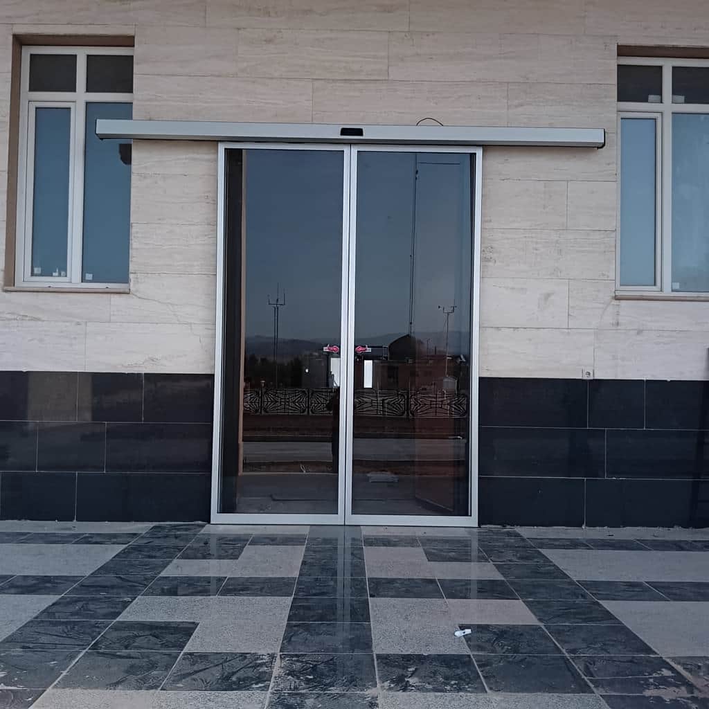 خدمات درب اتوماتیک شیشه ای بانک با کنترلر دسترسی در اهواز