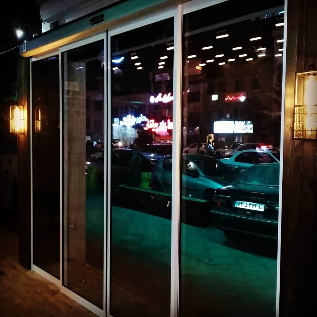 نصب درب اتوماتیک شیشه ای بانک کشویی کنترل ورود در اهواز
