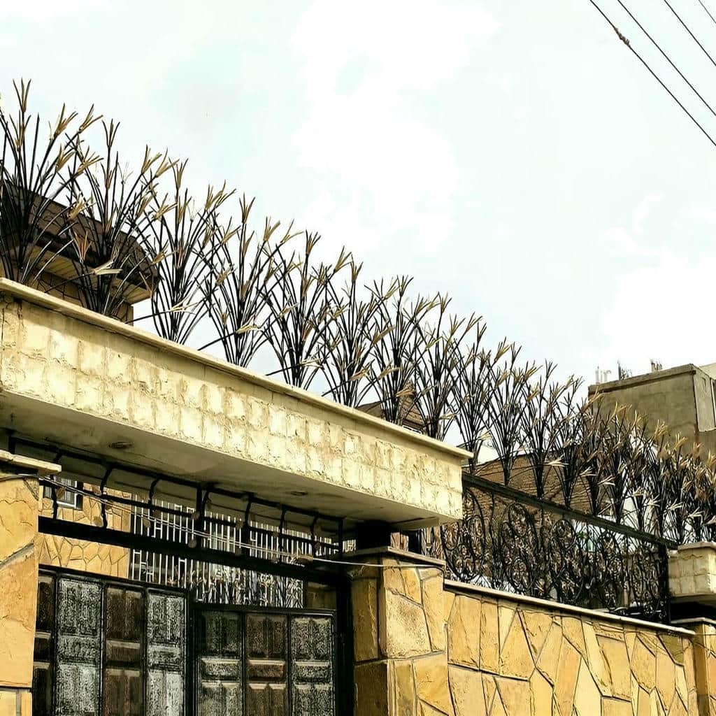 نصب حفاظ ضد سرقت روی دیوار بلند سنگی در اهواز نصب حفاظ ضد سرقت روی دیوار بلند سنگی در اهواز