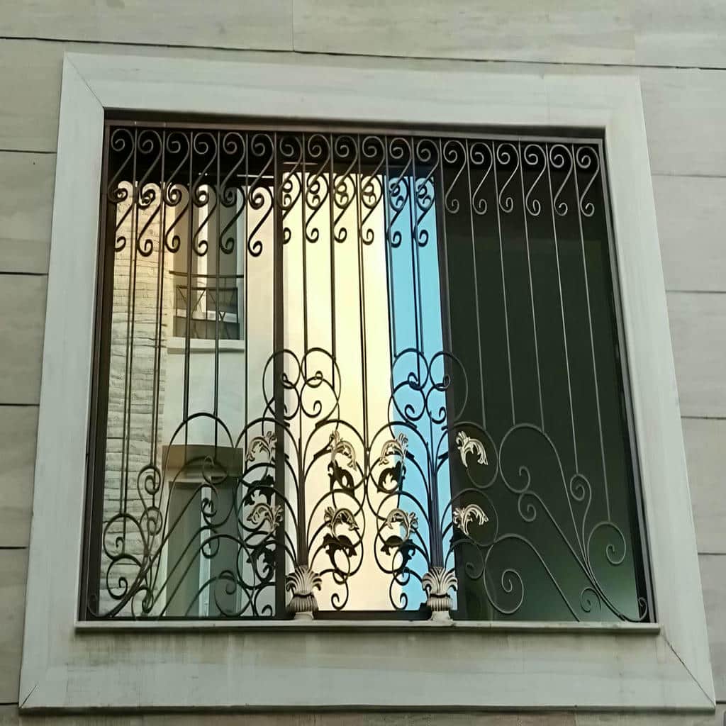 حفاظ پنجره مدرن شبکه هندسی مربعی برای نمای ساختمان در اهواز