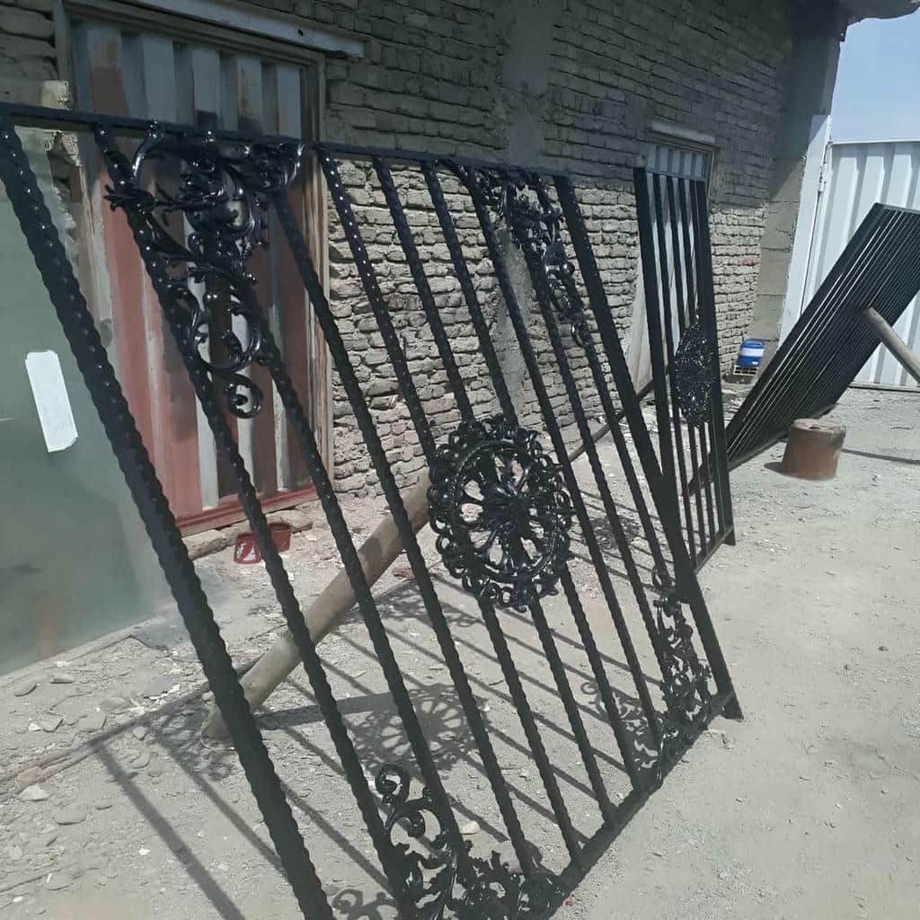 نصب حفاظ پنجره جای گلدان دار با کنترل نقاط مهار در اهواز