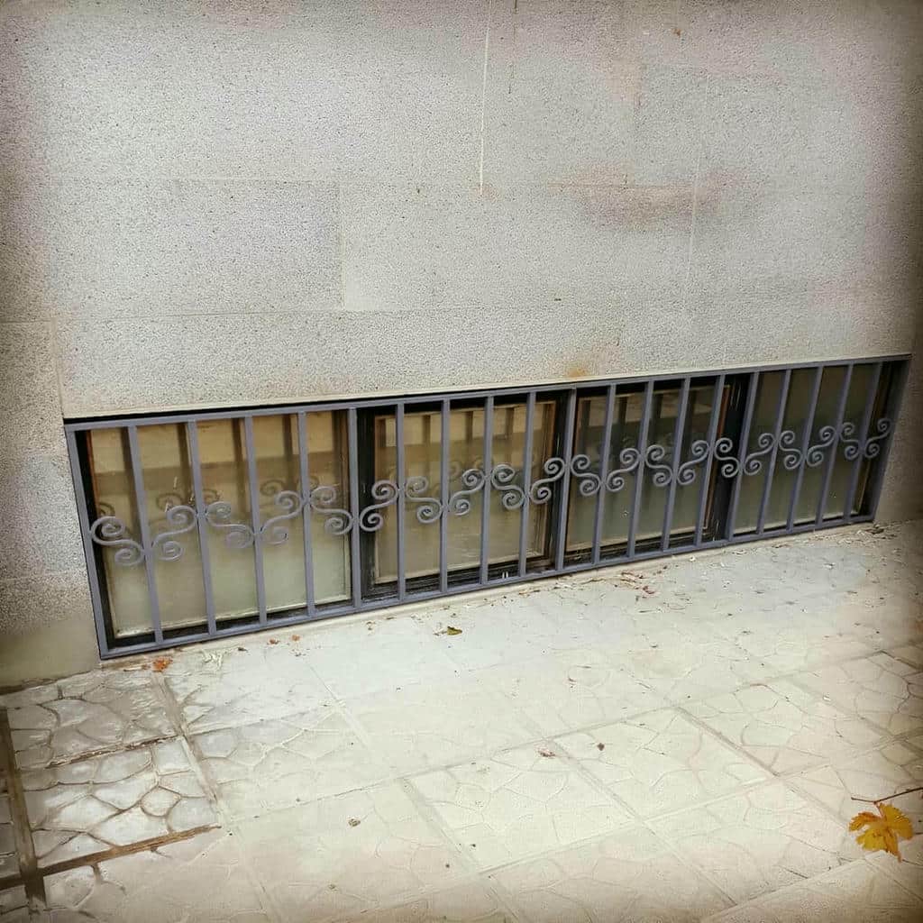 حفاظ پنجره جای گلدان دار با مشاوره انتخاب مدل در اهواز حفاظ پنجره جای گلدان دار با مشاوره انتخاب مدل در اهواز