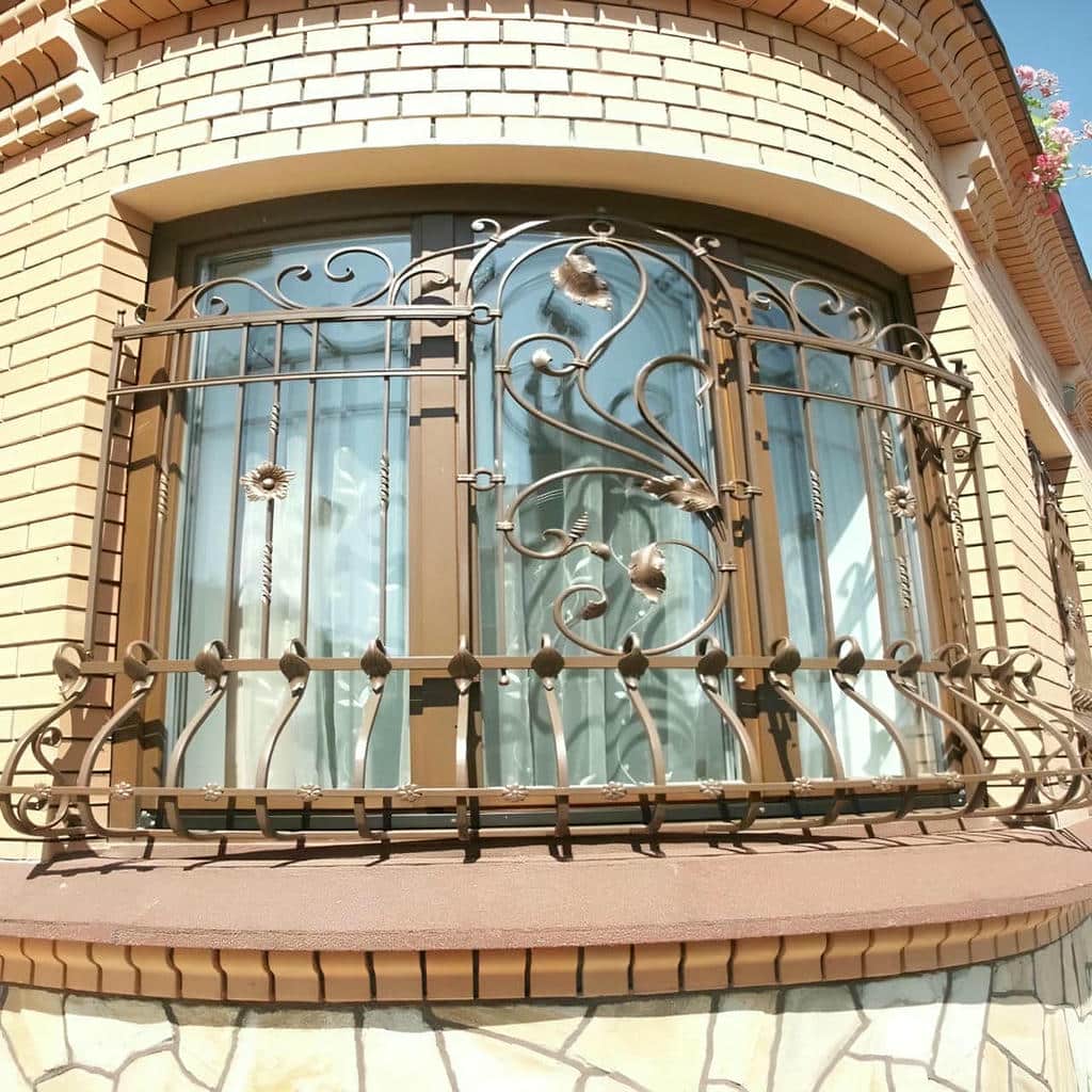 نصب نرده پنجره فرفورژه گل دار با کنترل تقارن در اهواز