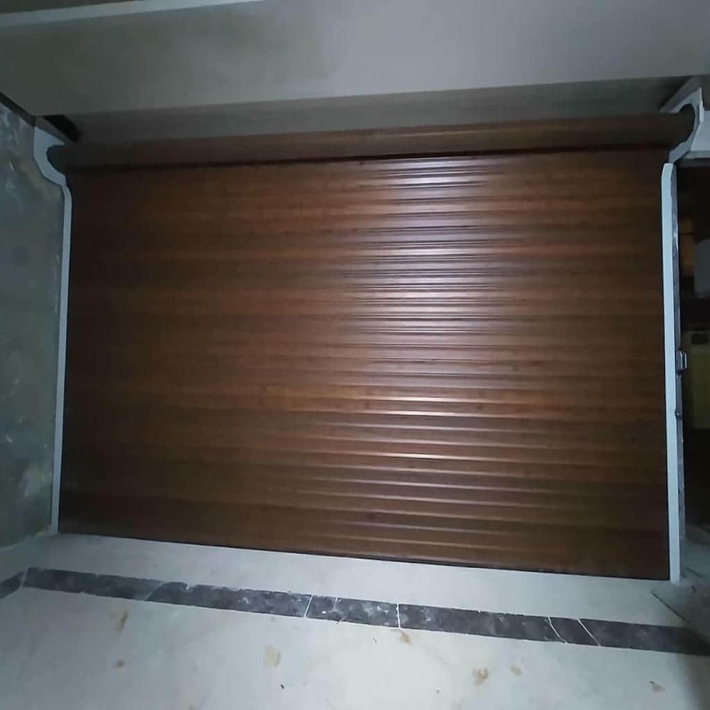کرکره برقی رنگی سازمانی برای نمای فروشگاه در اهواز کرکره برقی رنگی سازمانی برای نمای فروشگاه در اهواز