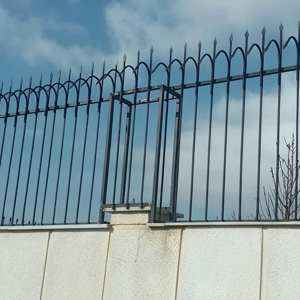 سفارش حفاظ سرنیزه‌ای متناسب با نمای ساختمان در اهواز