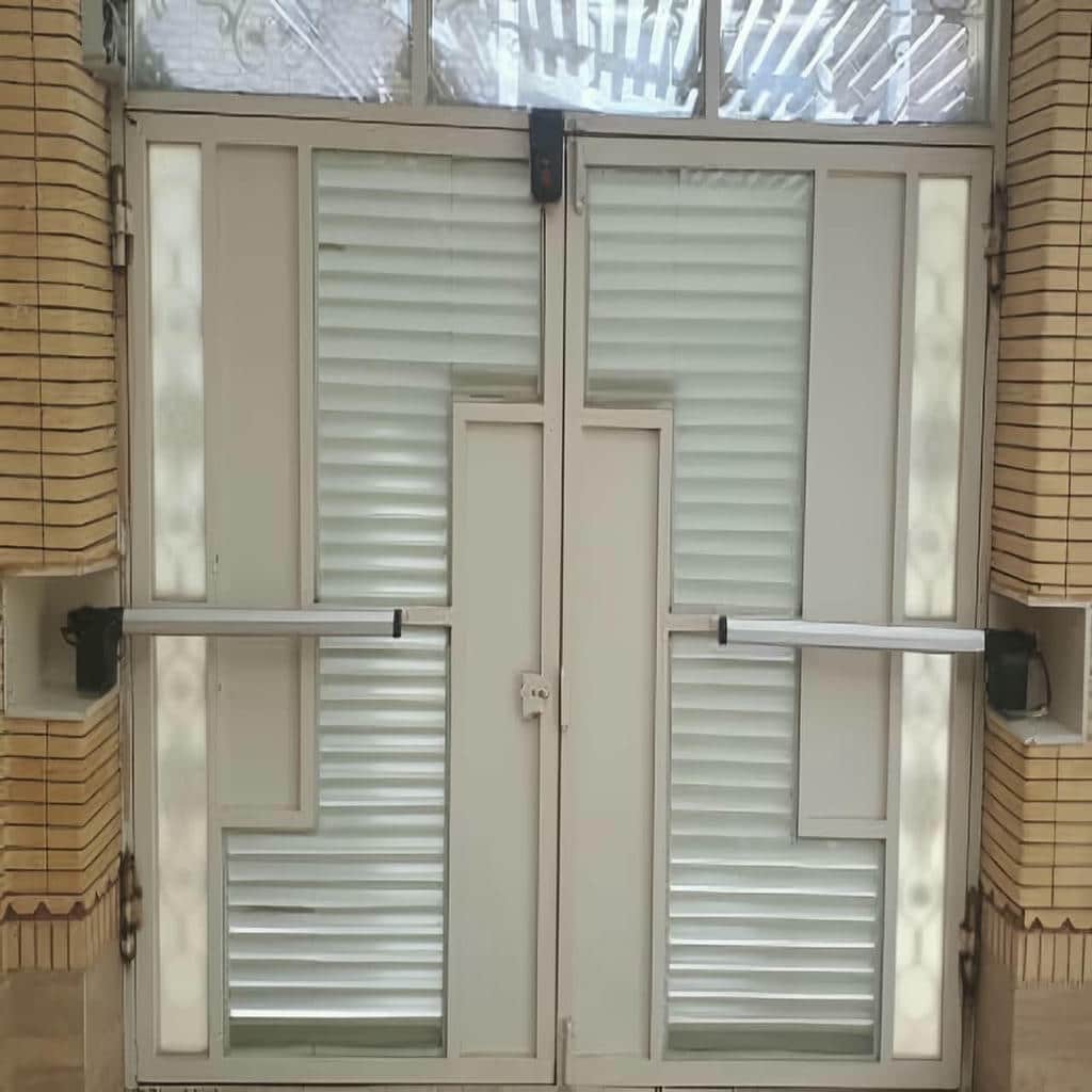 خدمات جک درب حیاط دو لنگه سنگین با تابلو فرمان در اهواز