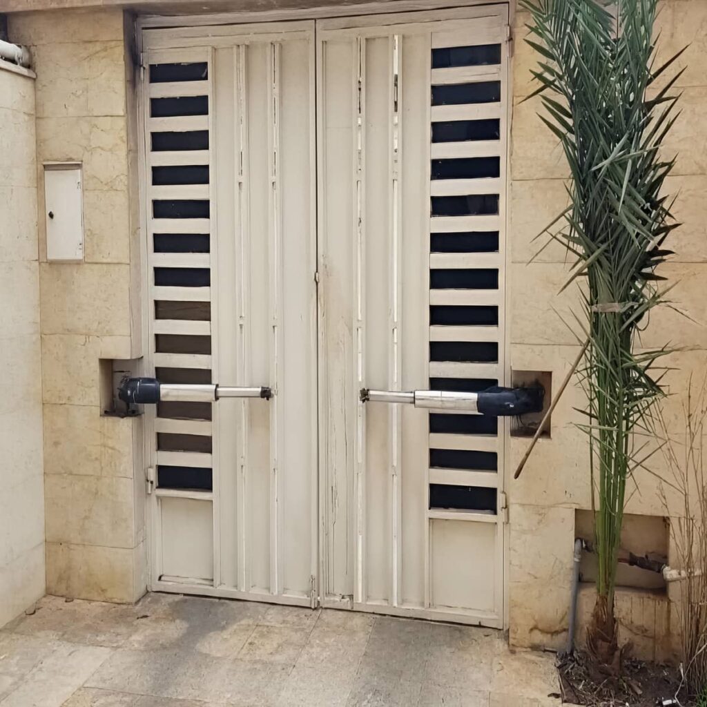 نصب جک درب پارکینگ سنگین کورس بلند با پایه مقاوم در اهواز