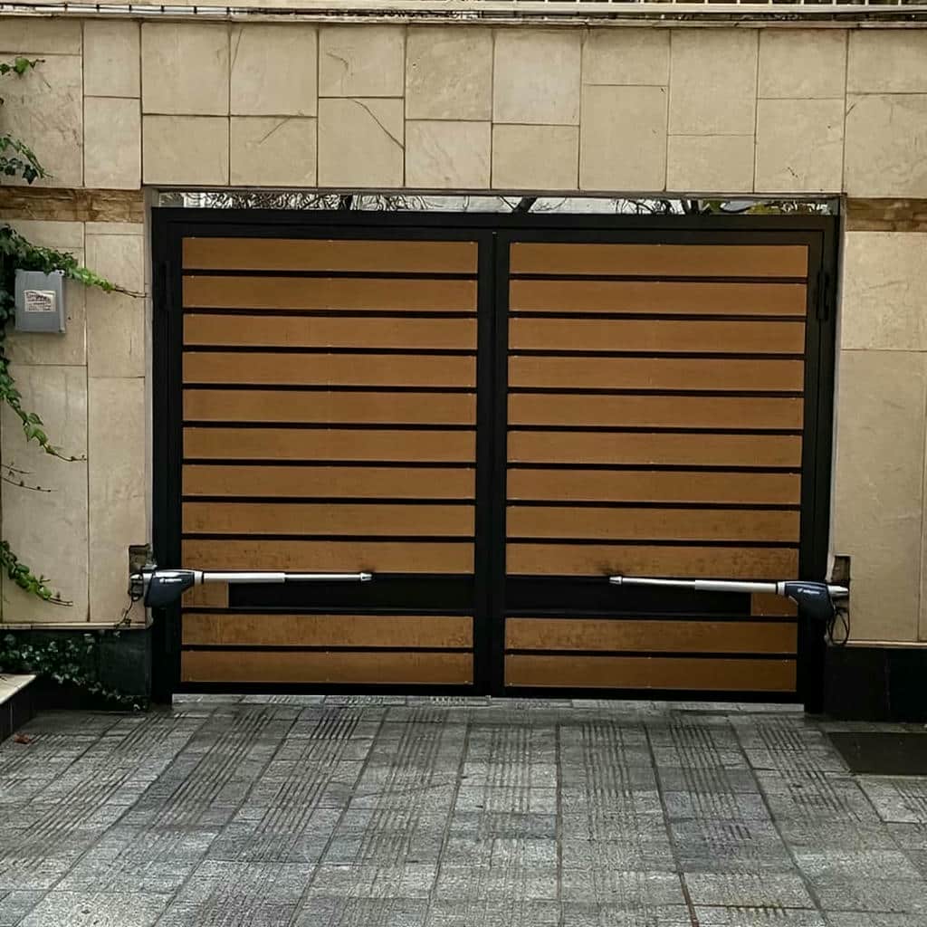 اجرای جک درب حیاط دو لنگه سنگین با تنظیم بازو در اهواز
