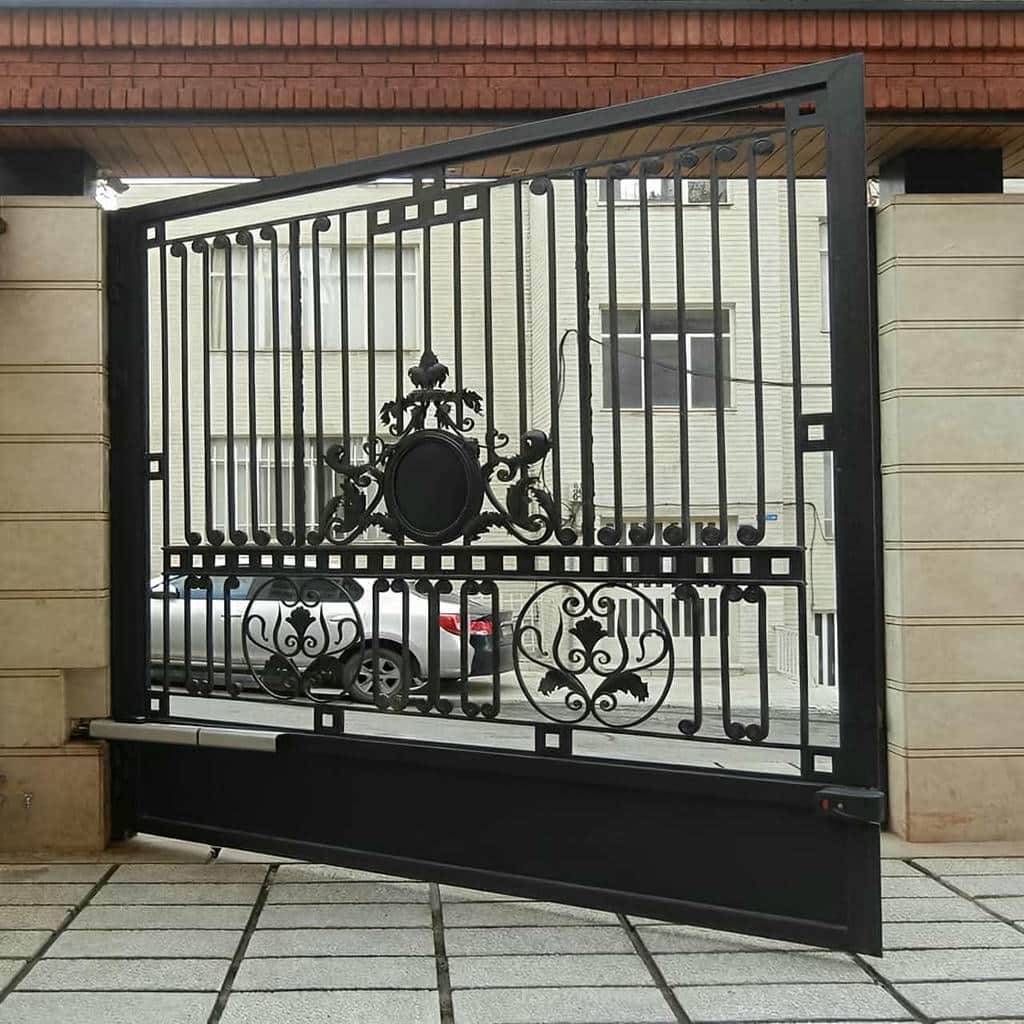 اجرای جک درب پارکینگ لولایی شفت بلند با تنظیم کورس در اهواز
