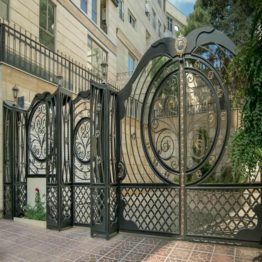 سفارش درب ویلایی ریلی محوطه باغ در اهواز متناسب با عرض ورودی