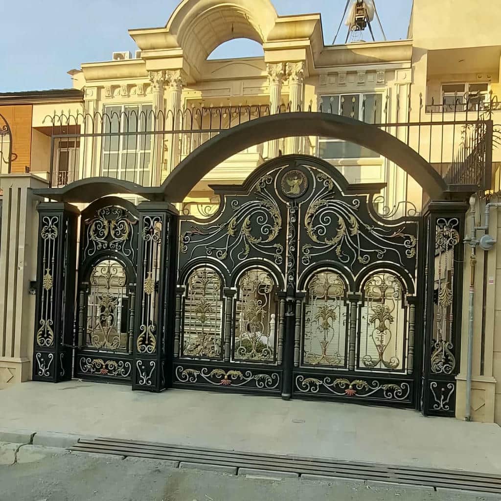 اجرای درب ویلایی فرفورژه نمای رومی در اهواز با مدل دولنگه