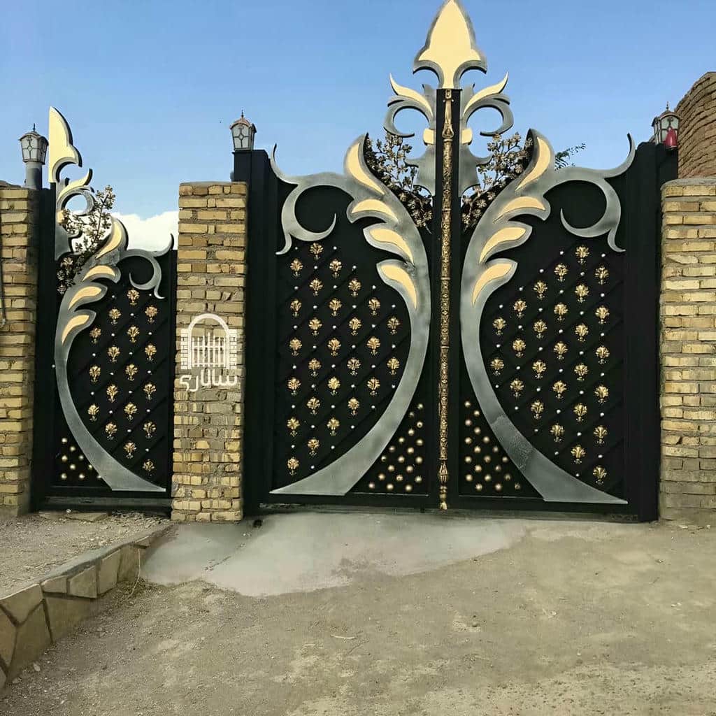 درب آهنی کلاسیک کتیبه دار قوسی در اهواز