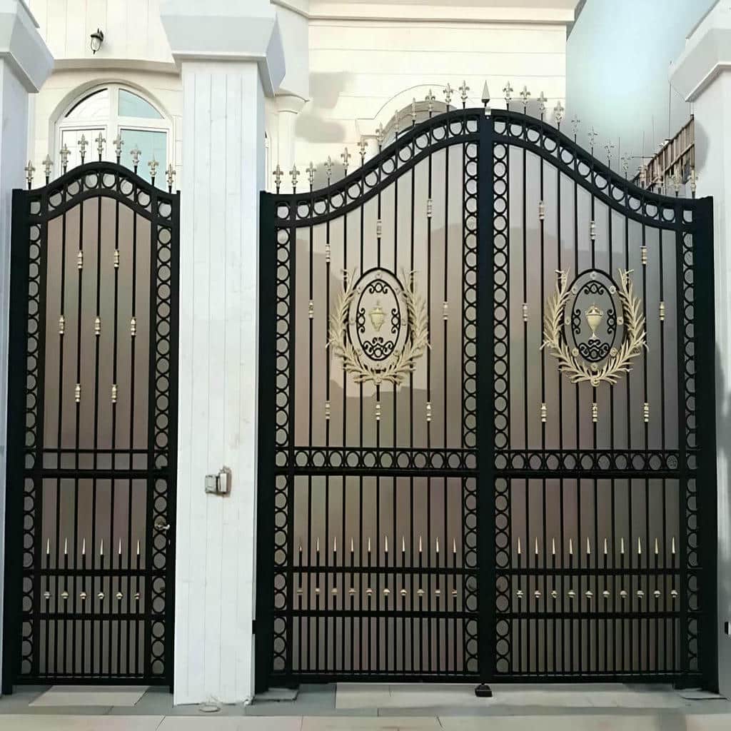 مدل افقی درب پارکینگ ساده پروفیلی هماهنگ با نمای ساختمان در اهواز مدل افقی درب پارکینگ ساده پروفیلی هماهنگ با نمای ساختمان در اهواز